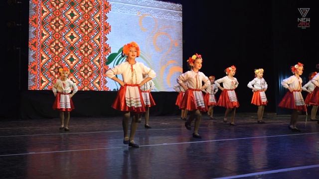 «Украинский танец» (студия хореографии ПРО2 (6-8 лет), преподаватель - Кладикова Анна) смотреть онлайн
