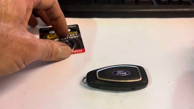 Ford Smart Key Battery Change and Key Blade Location How to get in a Ford with a flat battery смотреть онлайн