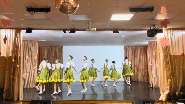Старшая хореографическая группа народного ансамбля песни и танца «Сибирячка» - «Подплясочка» смотреть онлайн