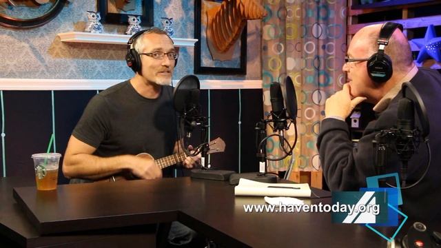 Phil Vischer Plays His Ukulele For Charles Morris смотреть онлайн