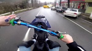 Жёсткий стант на мопеде по городу