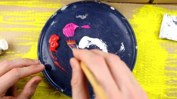 Playing FALL GUYS Door Dash on my Desk – with Tic Tacs, Cardboard & Clay