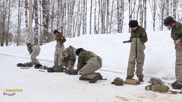 МАКИЯЖ ПОД КАМУФЛЯЖ На полосе препятствий - только девушки смотреть онлайн