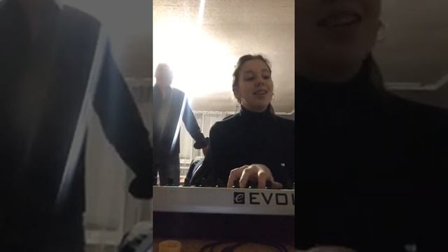 И лететь по белому свету, став одним движением ветра....COVER смотреть онлайн