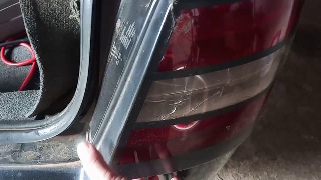 Substituição dos plugs (conector), defeituoso da lanterna traseira do Fiat Stilo 2003 смотреть онлайн