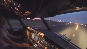 2 Вид из кабины пилота самолета  ночной взлет / View from the cockpit of the Moscow night airplane