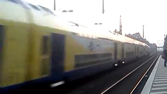 Zug-Metronom Ottersberg 4.10.2015 18:46 Uhr Durchfahrt смотреть онлайн