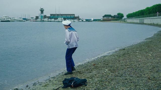 Бумажный кораблик рекордных размеров прошел под Золотым мостом Владивостока в День ВМФ Видео сделал смотреть онлайн