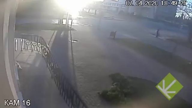 В Евпатории Тойота опрокинула Мерседес. смотреть онлайн