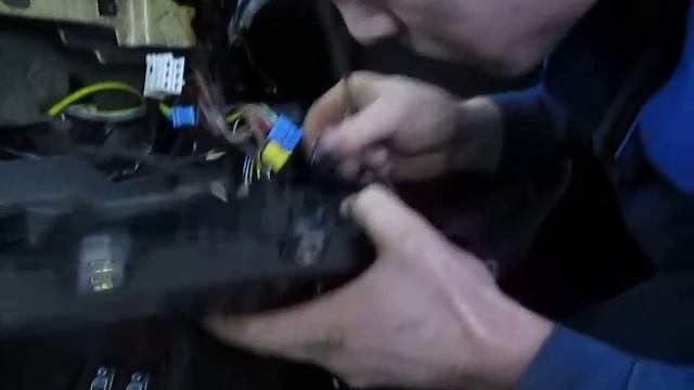 Разобрать дверь на мерседесе W220 S500 часть 3/ Disassembly Of The Door On Mercedes S500 W220 Part