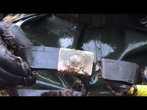 Солдат с немецкими трофеями и залежи оружия в болоте! Раскопки металлоискателем