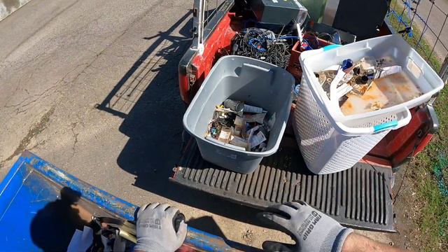 Dumpster Diving-Trash Picking! Scrap, Treasures, And A Busted Guitar.