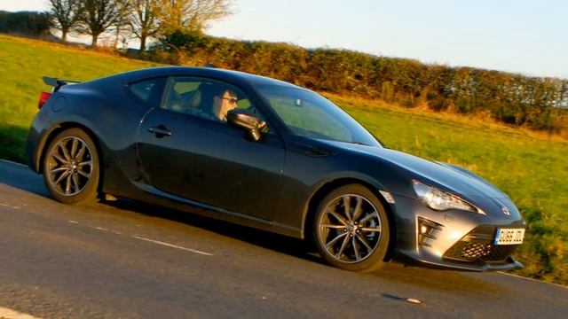 Toyota GT86 2018 Car Review смотреть онлайн