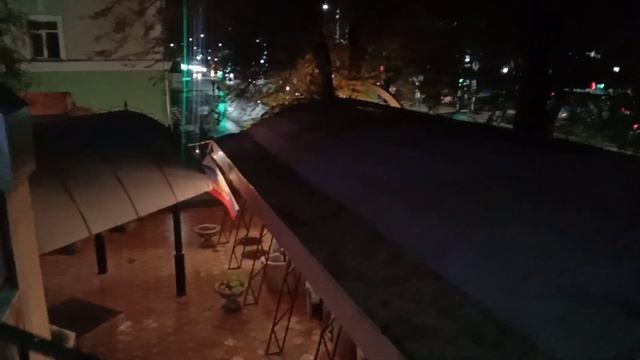 Панорама кафе Луганска, вид со второго этажа с балкона на город, на улицу Советская смотреть онлайн