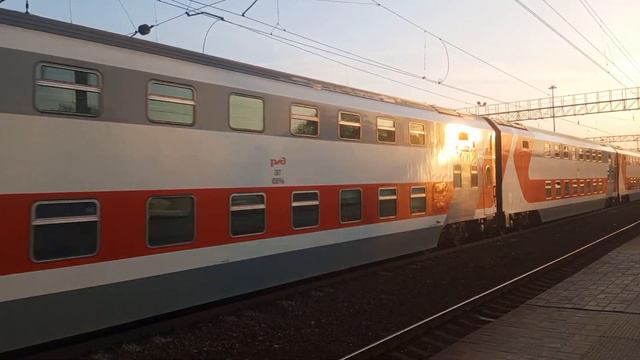 Электровоз ЭП2К с фирменным поездом N°26 Москва-Ижевск смотреть онлайн