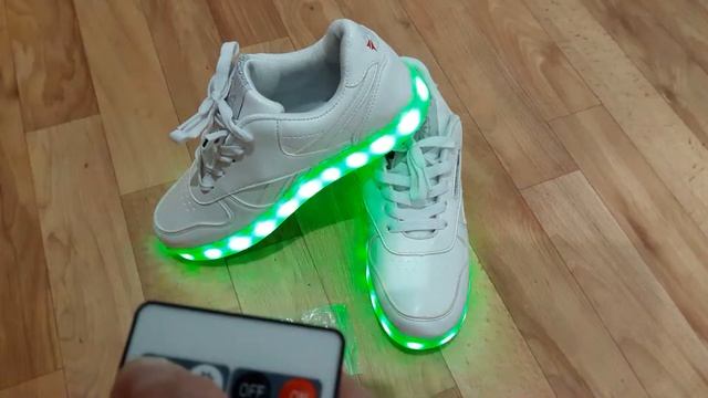 Светящиеся кроссовки Reebok смотреть онлайн