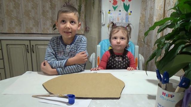 Как сделать щит и меч из картона своими руками / How to make a sword and shield from cardboard смотреть онлайн