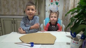 Как сделать щит и меч из картона своими руками / How to make a sword and shield from cardboard
