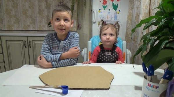 Как сделать щит и меч из картона своими руками / How to make a sword and shield from cardboard