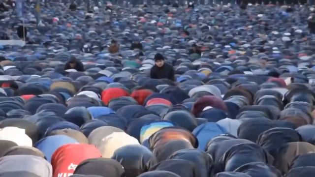 Националисты избивают в электричках людей!ЭТО УЖАС!!! смотреть онлайн