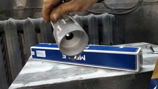 Skoda Octavia A5. Замена заднего амортизатора. смотреть онлайн