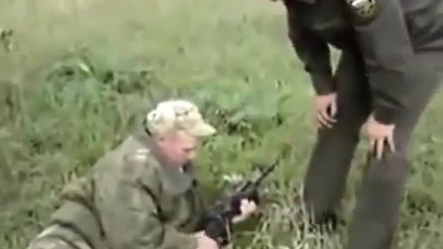 Прапорщик учит солдат смотреть онлайн