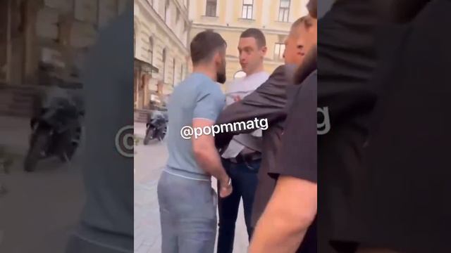Брат Асхаба Тамаева напал на разоблачителя - Принца Петербургского смотреть онлайн