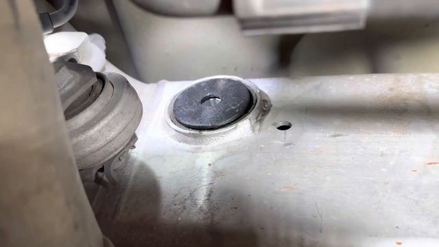 El “insert” Del Soporte Trasero Del Diferencial De BimmerHaus Performance- BMW F10 535