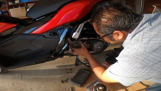 Honda ADV 150 Clutch and Variator install смотреть онлайн