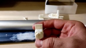 Установка рулонных штор блэкаут с направляющими "Домик"