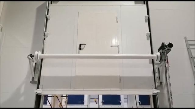 Противопожарные ворота МВА EI60 вертикального подъёма с дверью смотреть онлайн