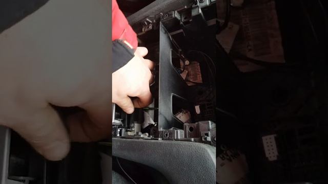 Ford Smax замена лампочки прикуривателя. смотреть онлайн