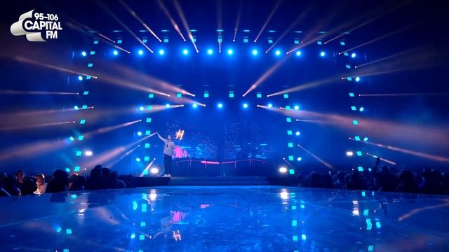 Chainsmokers - 'Paris / Something Just Like This' (Live At Capital's Jingle Bell Ball 2017) смотреть онлайн