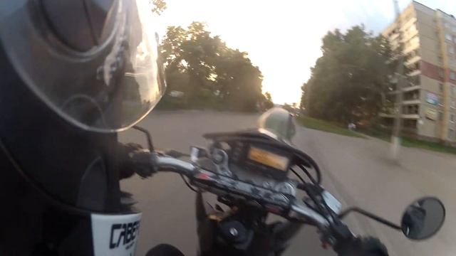 Немножко вилли на Suzuki drz400sm смотреть онлайн