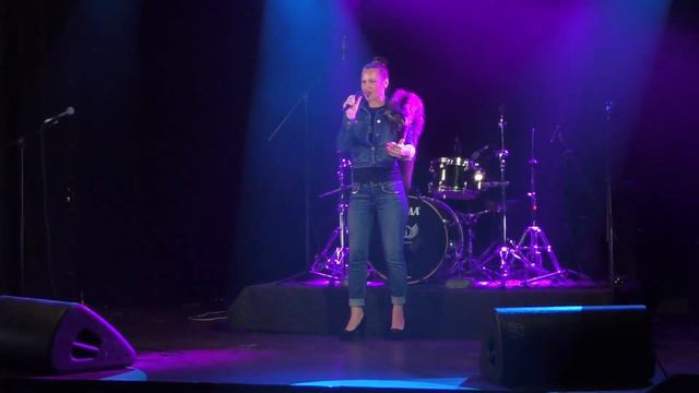 20230820_GlastonberryPub_MusLo_20_Mirrorlook- - Елена Mirrowlook - Играет музыка смотреть онлайн