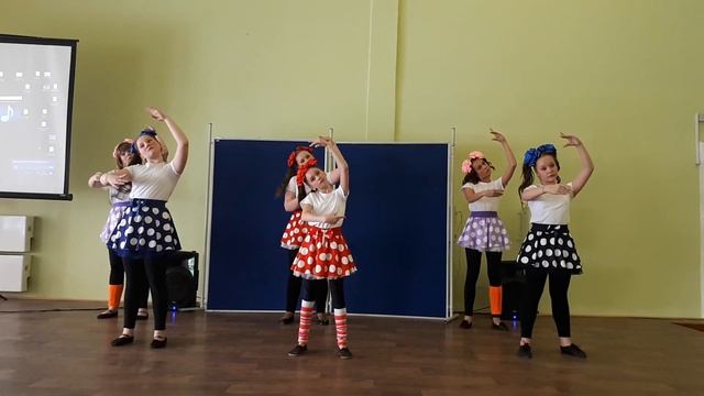 Супер танец "КУКЛЫ" 6Б лучше всех!!!! Мы круче чем КУКЛЫ LOL. смотреть онлайн