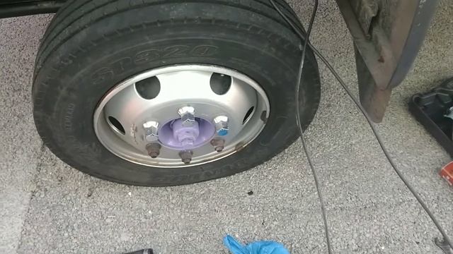 Trocando flexível do compressor de ar Ford cargo 814 .. смотреть онлайн