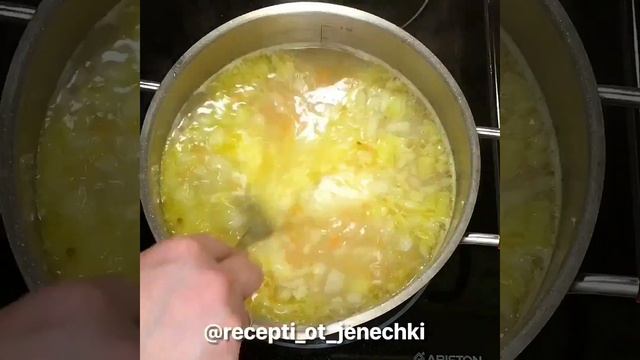 Очень вкусный и быстрый сырный суп с курицей и лапшой.