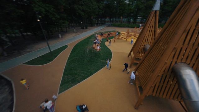 Первые дни после открытия обновленного парка "Швейцария" смотреть онлайн