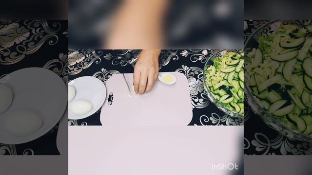 Салат из пекинской капусты с яйцом, огурцом и консервированной кукурузой смотреть онлайн