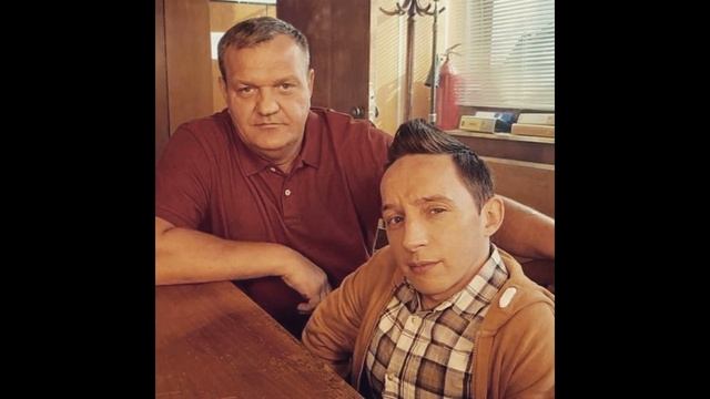 Как складывается карьера главного героя сериала "По колено" Ивана Филиппова. Жизнь, карьера смотреть онлайн