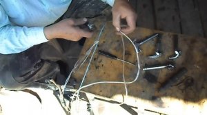 Осмотр и ремонт вязального крючка пресса Киргизстан