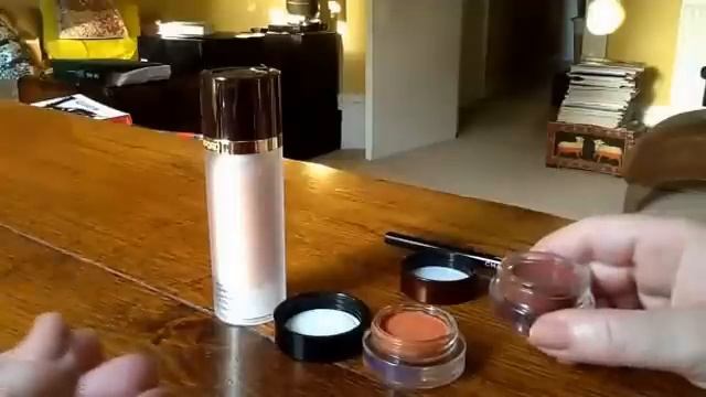 Battle of the reds - Tom Ford AW runway colour v. Chanel Rouge Gorge смотреть онлайн