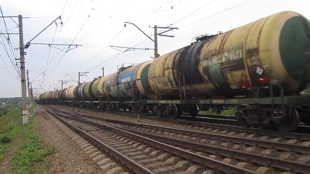 Электровоз ВЛ10У-995 с грузовым поездом платформа Посёлок Киевский 16.07.2018