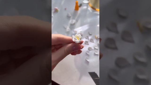 Тюльпан из полимерной глины #полимернаяглина #polymerclay #лепка #творчество смотреть онлайн