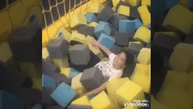 Влог: едем в новую Мегу в Астане батутный парк смотреть онлайн