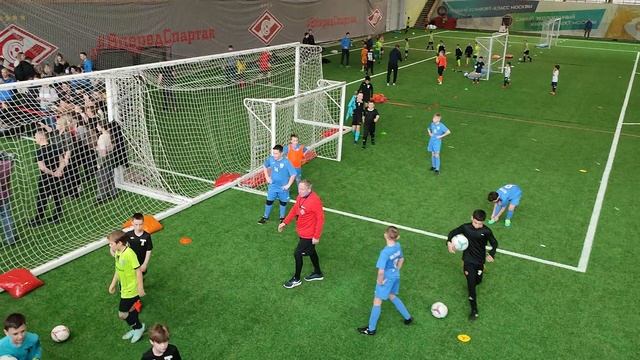 драка на поле 17 и 7,игра накаляется смотреть онлайн