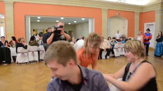 Свадьба дружок с дружкой отжигают цыганский танец смотреть онлайн