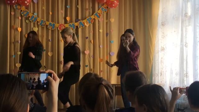 ТАНЕЦ ПОД ПЕСНЮ УТЕ ПАПА УТЕ ( немного изменённая песня) смотреть онлайн