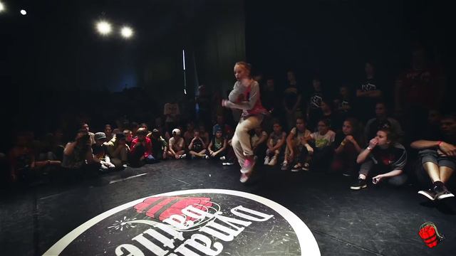 Зайцева Дарья vs Голяткина Маша | Kids 1/8 | DYNAMITE BATTLE 2014 смотреть онлайн